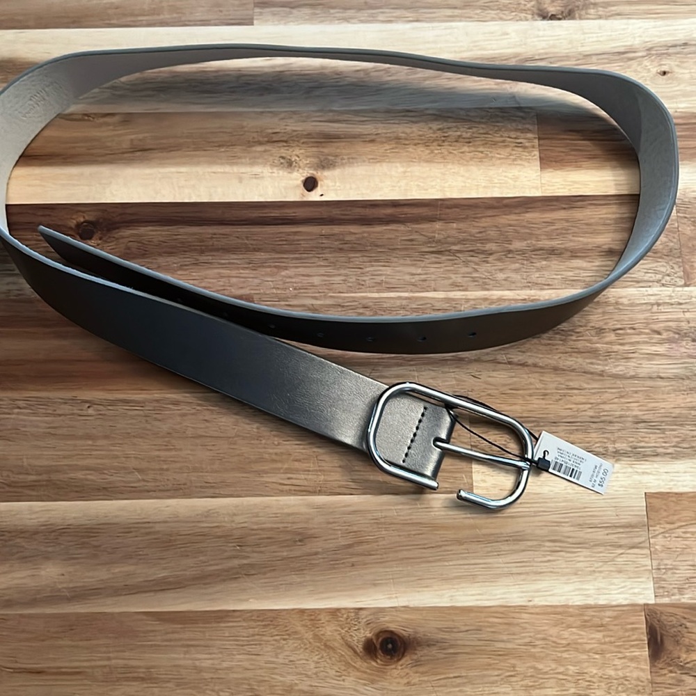 New with tag White House black market  silver belt size medium